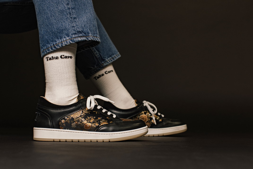 Retro Runners vs. Modern Minimalism The Sneaker Showdown